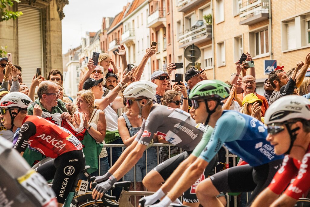 Les contradictions du Tour de France et ses multiples facettes