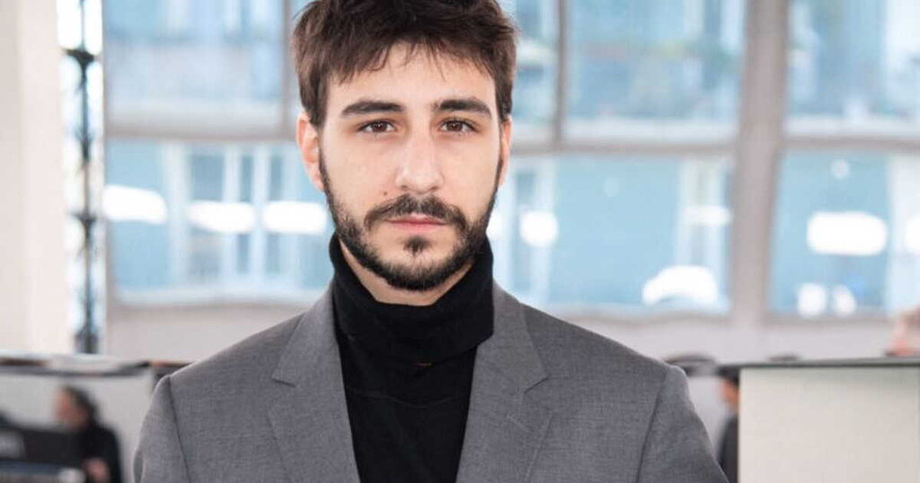 Ben Attal, fils d’Yvan et Charlotte Gainsbourg, confronté à des plaintes pour son piano-bar hommage