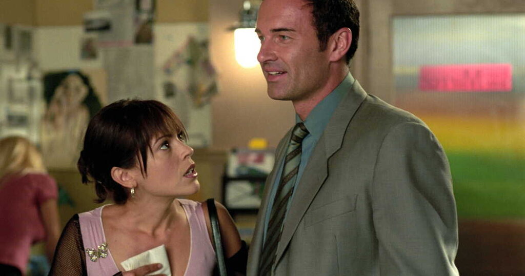 Alyssa Milano honore Julian McMahon : un époux télévisuel touché par une injustice Alyssa Milano honore Julian McMahon : un époux télévisuel touché par une injustice