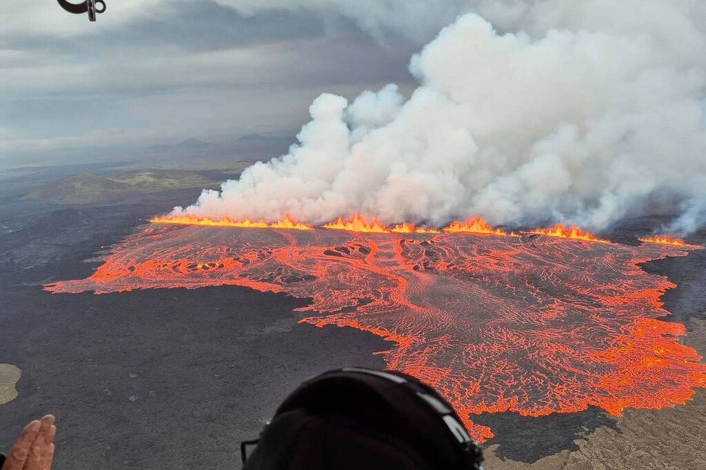 En Islande, des fontaines de lave émergent du sol, conduisant à l’évacuation de plusieurs villages