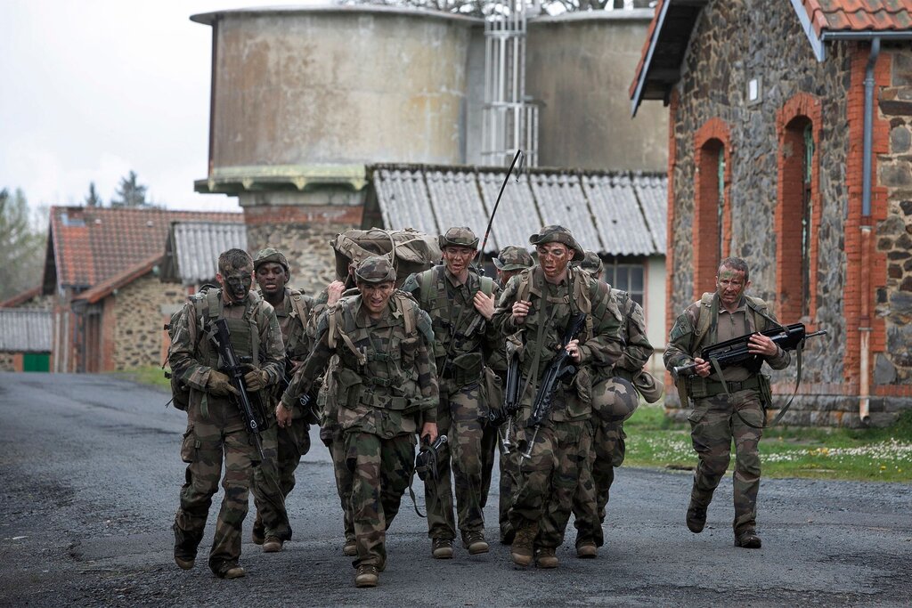 Rencontre avec une armée aux caractéristiques très civiles