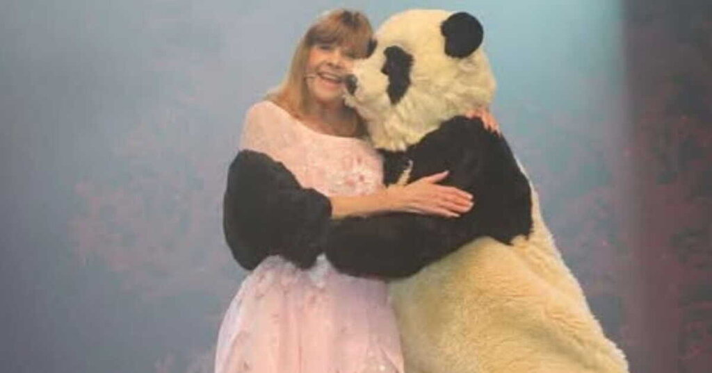 Chantal Goya dépose plainte suite au vol du costume de Pandi Panda Chantal Goya dépose plainte suite au vol du costume de Pandi Panda