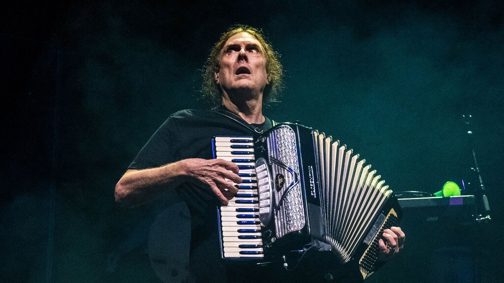‘Weird Al’ Yankovic triomphe au Madison Square Garden lors d’un concert mémorable