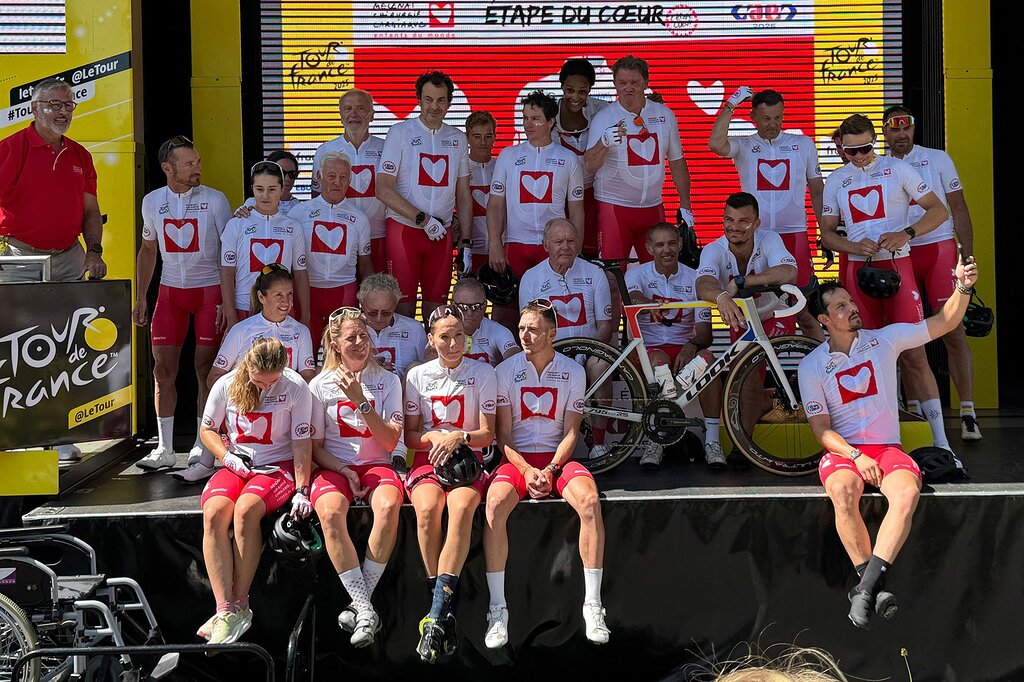Amandine Petit, Paul Belmondo et Nelson Monfort : les célébrités se montrent en coulisses du Tour de France