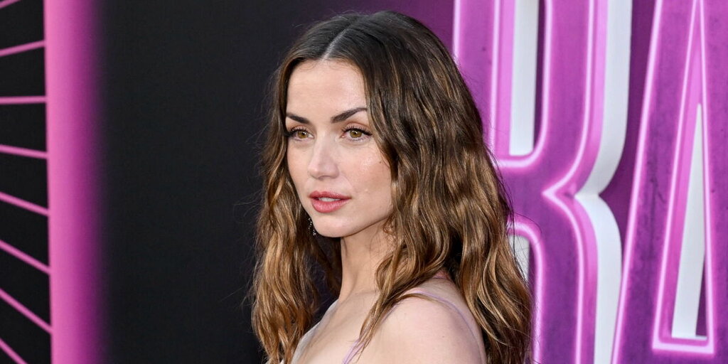 Amoureux ? Ana de Armas et Tom Cruise passent du temps ensemble, selon une source proche Amoureux ? Ana de Armas et Tom Cruise passent du temps ensemble, selon une source proche
