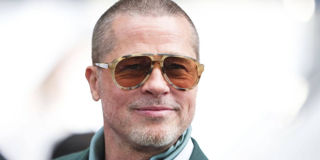 Doug Pitt, le petit frère philanthrope de Brad Pitt : portrait d’un homme qui lui ressemble énormément