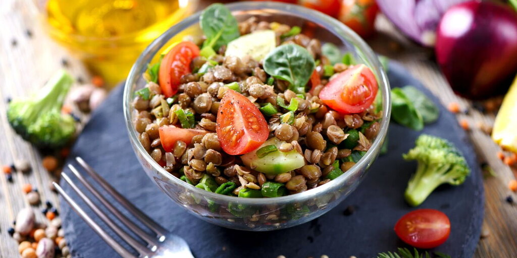 Recette de salade de lentilles croustillantes : une délicieuse préparation parfumée et dorée pour sublimer la légumineuse