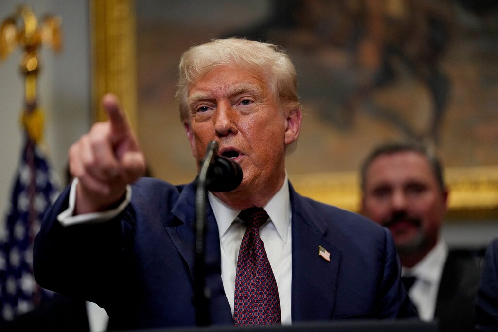 Trump dépêche deux sous-marins nucléaires en réaction aux menaces de la Russie