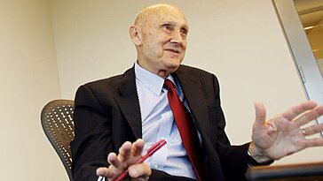 À 92 ans, Burt Malkiel, figure emblématique de la finance, explique pourquoi il est préférable de retarder sa retraite
