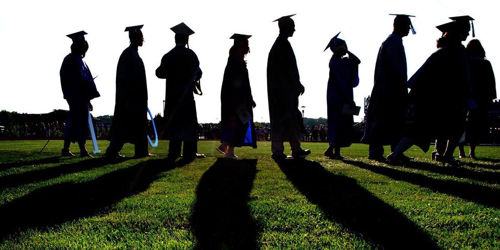Huit millions d’emprunteurs de prêts étudiants sous le plan SAVE de Biden doivent à nouveau faire face à des intérêts après une pause d’un an