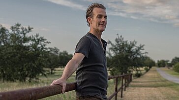 À 46 ans, James Van Der Beek a découvert qu’il avait un cancer du côlon de stade 3 à cause d’un symptôme discret