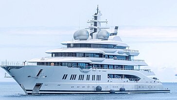 Les États-Unis ont saisi le superyacht de 348 pieds d’un oligarque russe, évalué à 325 millions de dollars, désormais disponible