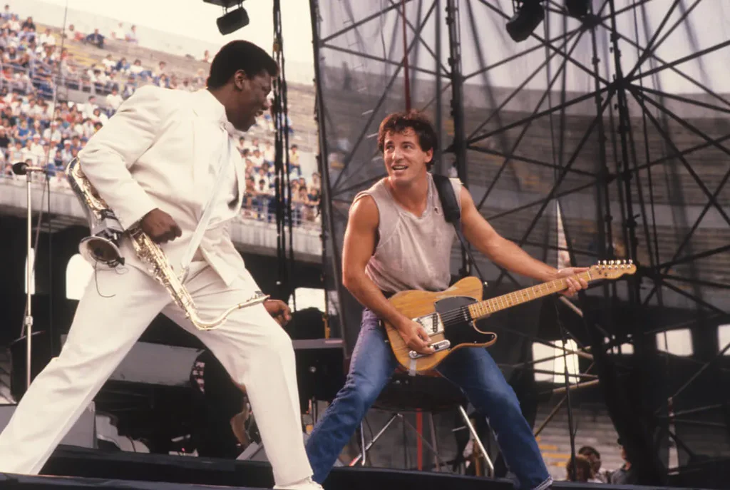 Clarence Clemons et Bruce Springsteen : La Révélation de Leur Lien Indéfectible Lors d’une Chanson