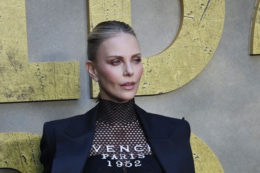 Anniversaire Célèbre du 7 Août : Charlize Theron et Jalen Hurts en Vedette