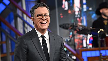 Stephen Colbert critique RFK Jr. Pour sa décision de réduire le financement lié aux vaccins.