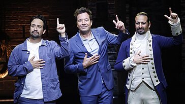 Hamilton : Lin-Manuel Miranda interprète un medley avec des instruments de classe