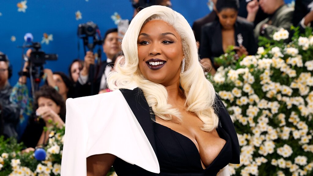 Lizzo parle de son parcours de perte de poids et de sa lutte contre la dépression Lizzo parle de son parcours de perte de poids et de sa lutte contre la dépression