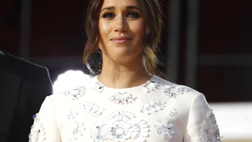 Changement du Style de Meghan Markle : L’Expert Analyse sa Nouvelle Tendance avec une Robe Familiale à 5 000 $ Pour Son Anniversaire