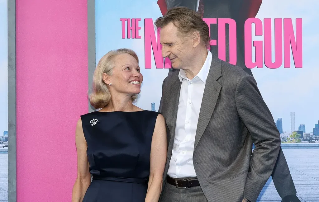 Comparatif de Patrimoine : Qui a une Valeur Nette Plus Élevée, Pamela Anderson ou Liam Neeson ?