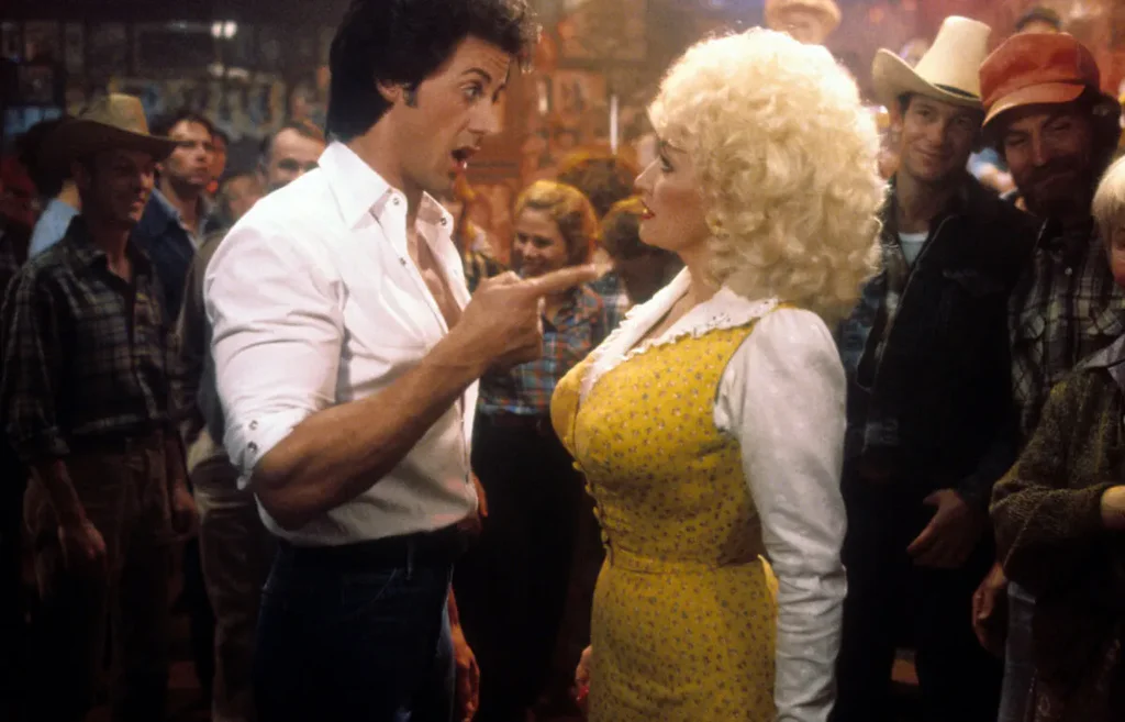 Dolly Parton a voulu renommer un film de Sylvester Stallone pour éviter que les gens ne pensent qu’il tourne uniquement autour de lui