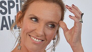 Wayward : Toni Collette révèle les sombres secrets de l’académie dans ce nouveau film