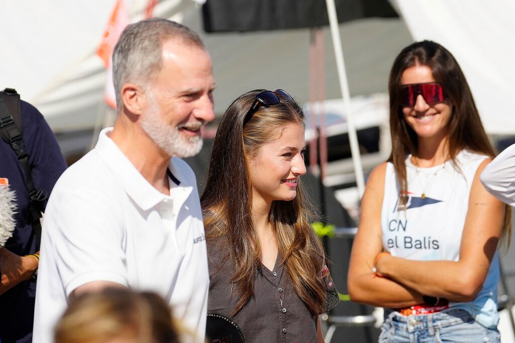 Le bisou chanceux de Leonor à Felipe pendant la Copa del Rey Le bisou chanceux de Leonor à Felipe pendant la Copa del Rey