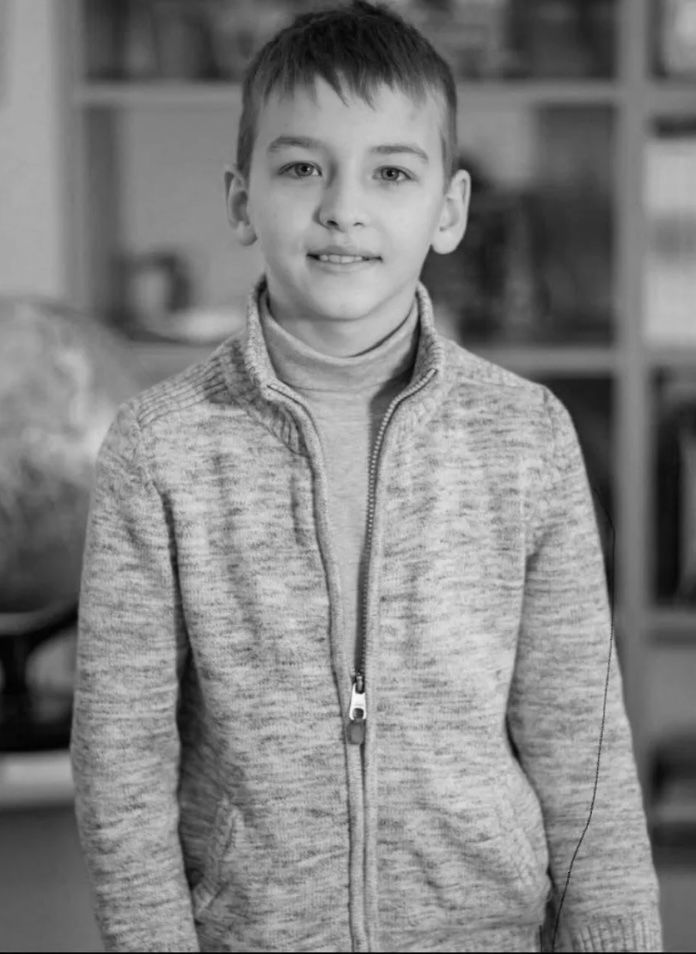 Une mère ukrainienne est en larmes après la mort de son fils de 10 ans, victime d’une attaque russe Une mère ukrainienne est en larmes après la mort de son fils de 10 ans, victime d’une attaque russe