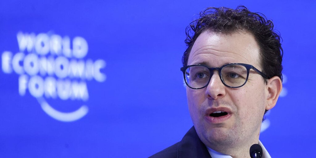 Le PDG d’Anthropic réitère son avertissement sur le risque de l’IA pour les emplois débutants