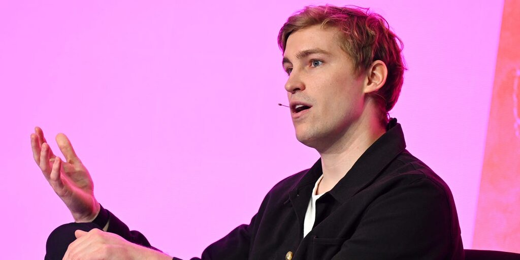 Le PDG d’Elevenlabs précise que sa startup opère avec 20 micro-équipes et qu’il mène toutes les interviews Le PDG d’Elevenlabs précise que sa startup opère avec 20 micro-équipes et qu’il mène toutes les interviews