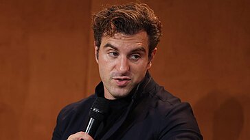 Brian Chesky suggère qu’Airbnb pourrait héberger les travailleurs licenciés par l’intelligence artificielle