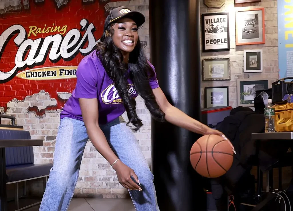 WNBA : Qui est le compagnon d’Aneesah Morrow, Camden Brown ?