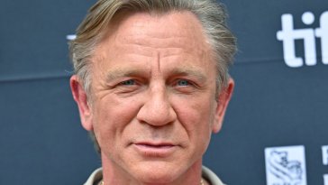 Daniel Craig élucide un « crime impossible » dans « Wake Up Dead Man » : À voir dès maintenant