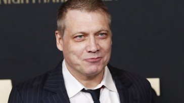 Nés le 3 septembre : Holt McCallany et Eileen Gu