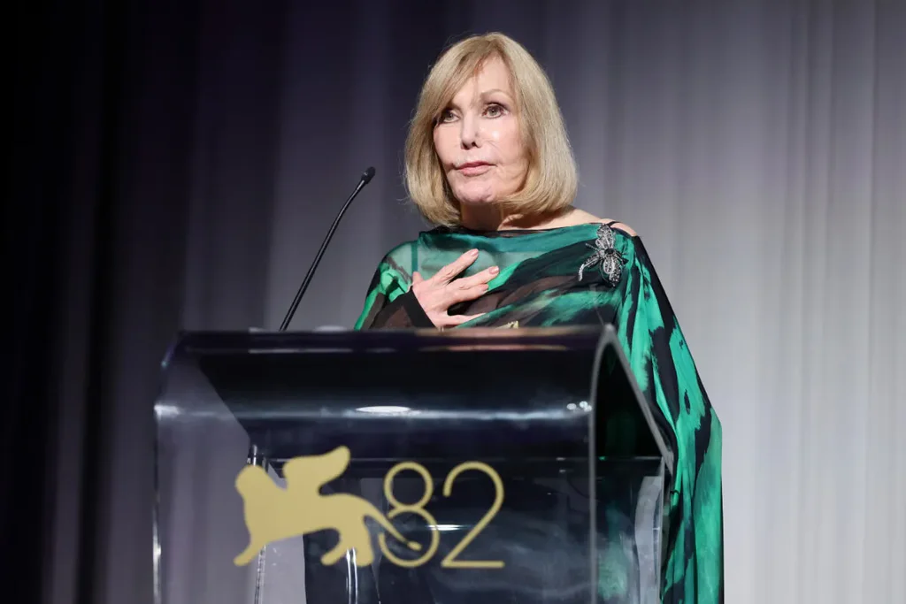 Kim Novak s’inquiète de la manière dont un film de Sydney Sweeney décrira sa relation avec Sammy Davis Jr
