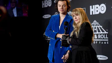 Stevie Nicks : le comportement de Lindsey Buckingham envers Harry Styles a mené au renvoi de Fleetwood Mac