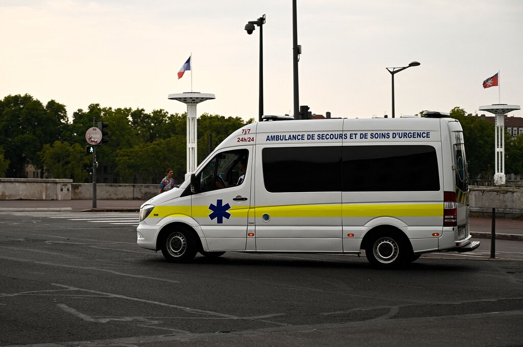 Un véhicule percute mortellement des piétons sur la route Un véhicule percute mortellement des piétons sur la route