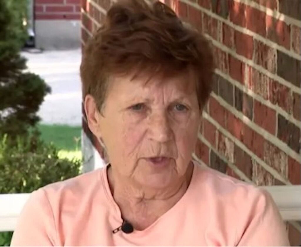 Jan Fletcher, 78 ans, est désemparée après une agression sexuelle par un garçon de 13 ans Jan Fletcher, 78 ans, est désemparée après une agression sexuelle par un garçon de 13 ans