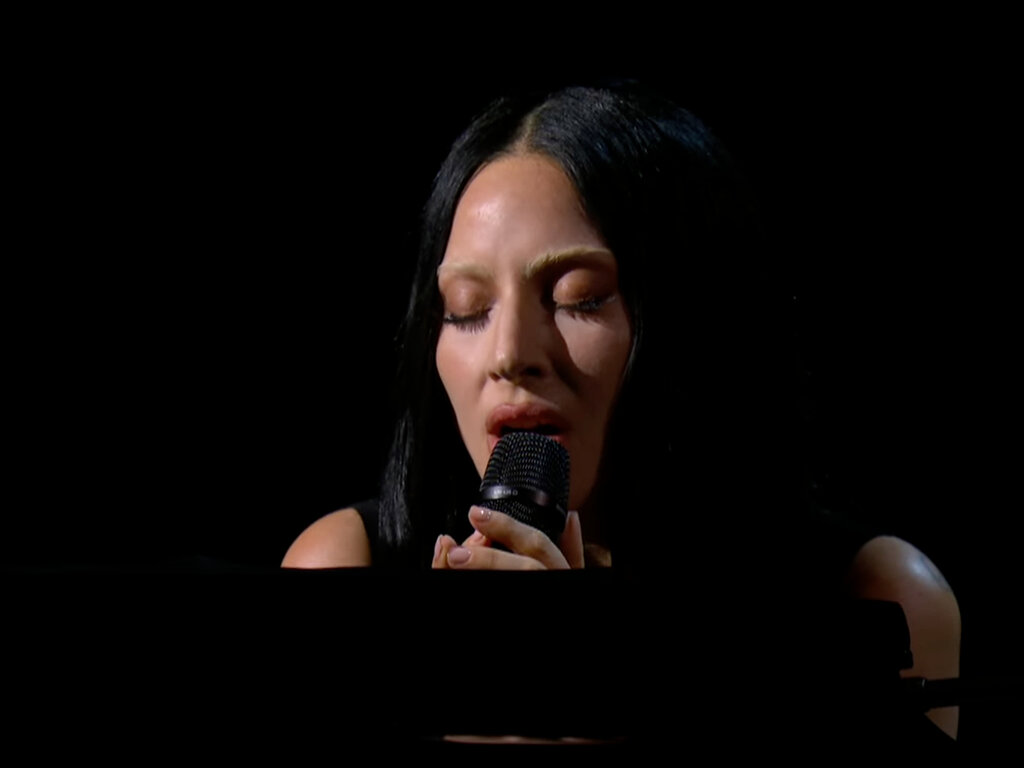 Découvrez Lady Gaga interprétant Vanish Into You sur le plateau de Colbert