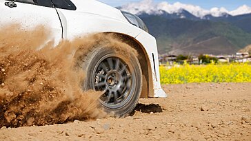 Une fillette est décédée et deux enfants ont été grièvement blessés lors d’un rallye auto