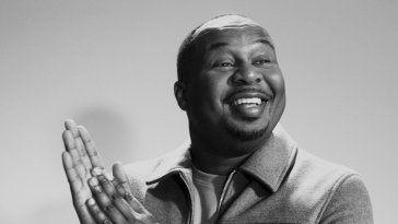Roy Wood Jr. Discute de son mémoire, de la politique aux États-Unis et des leçons du Daily Show