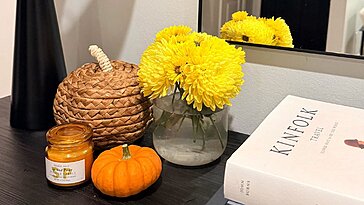 L’air est enfin frais : astuces pour un intérieur agréable et chaleureux cet automne