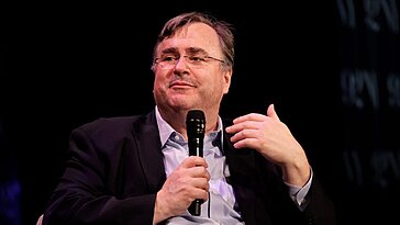 Reid Hoffman recommande aux fondateurs de solliciter ses critiques avant d’accepter son investissement