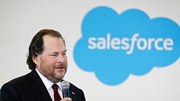 Marc Benioff assure que l’IA ne remplacera pas les ventes et que Salesforce recrute activement