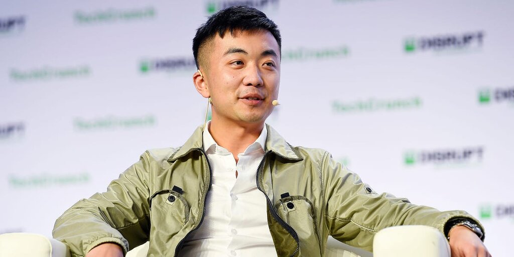 Le PDG de Nothing déclare que sa startup cible la génération Z pour rivaliser avec Apple et Samsung