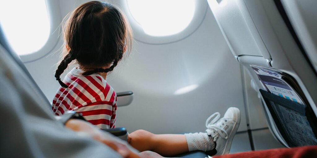 Ma fille est tombée malade en vol, et je ne savais pas quoi faire. Heureusement, une hôtesse a aidé Ma fille est tombée malade en vol, et je ne savais pas quoi faire. Heureusement, une hôtesse a aidé