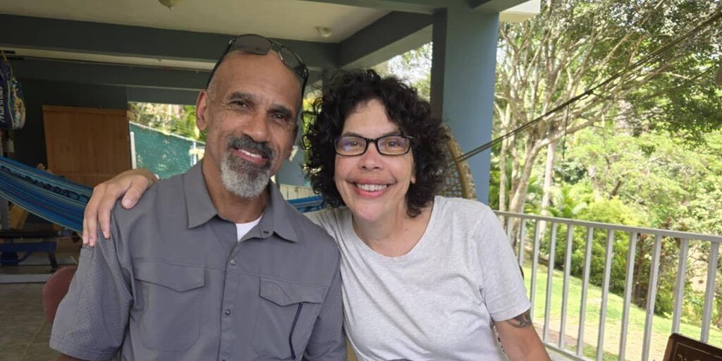 Après avoir quitté nos carrières en Californie, nous avons acheté une ferme à Porto Rico et sommes heureux