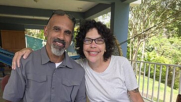 Après avoir quitté nos carrières en Californie, nous avons acheté une ferme à Porto Rico et sommes heureux