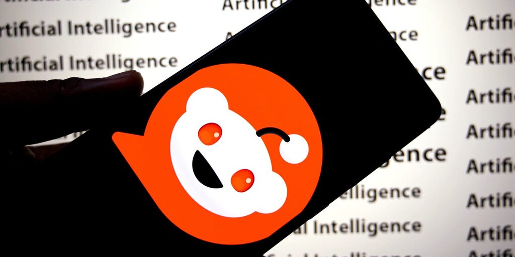 Reddit attaque Perplexity, l’accusant d’avoir bâti un empire de 20 milliards avec des données volées