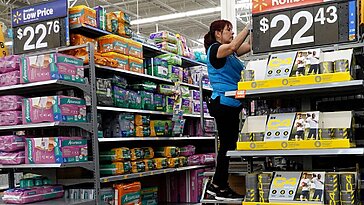 Selon des documents internes, la stratégie salariale de Walmart valorise plus que la loyauté