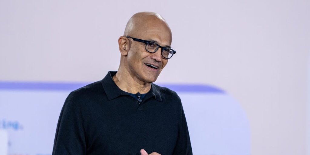 Satya Nadella, PDG de Microsoft, a conseillé les dirigeants sur la gestion des évolutions de l’IA
